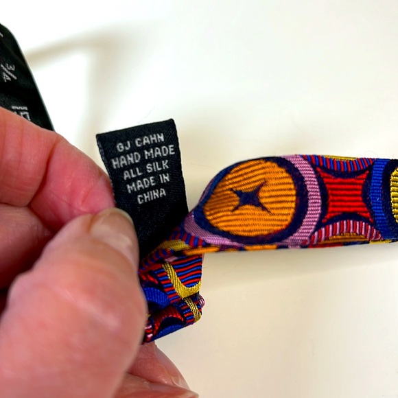 💚GJ Cahn Hand Made All Silk Men’s Fun Geometric Colorful Adjustable Bow Tie - Picture 5 of 7
